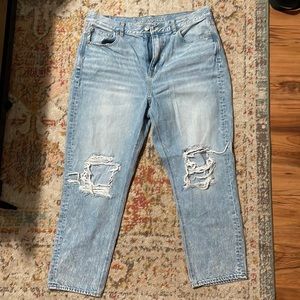 American Eagle outfitters mom jean